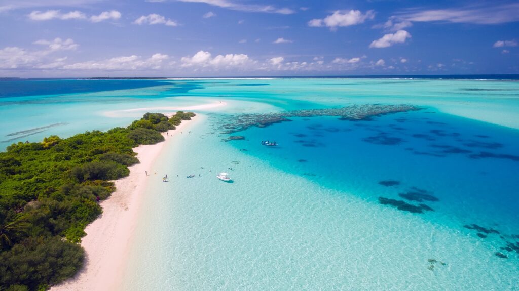 Atollo di Ari Immagine di un'isola da sogno con sabbia bianca e palme alle maldive
